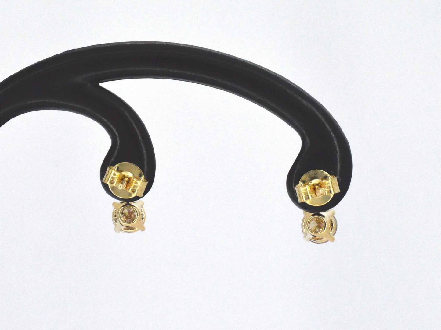 Gouden oorbellen met vier natuurlijke diamanten 1.60 carat
