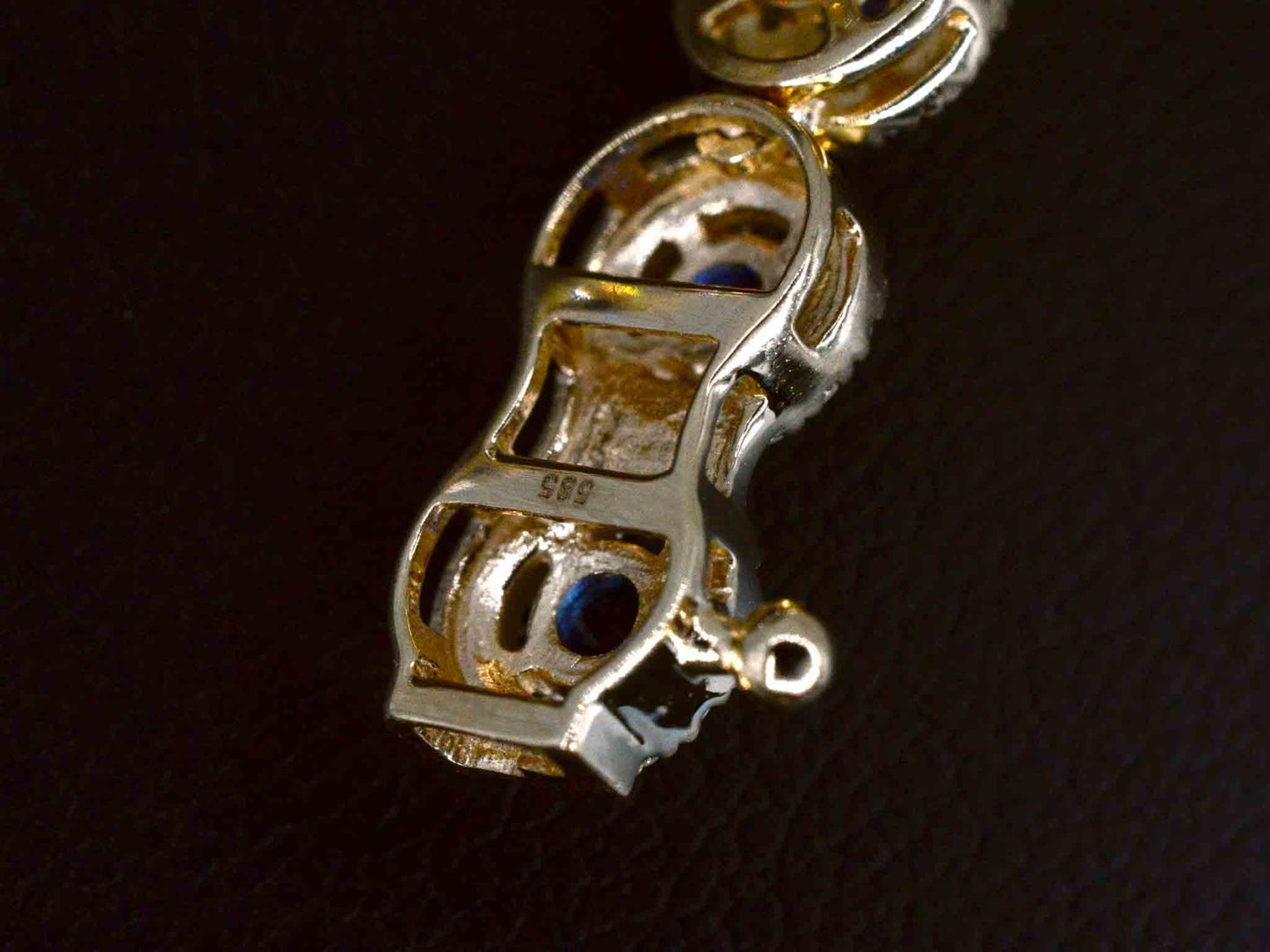 Gouden collier volledig met witte diamanten en saffieren 17.00 carat
