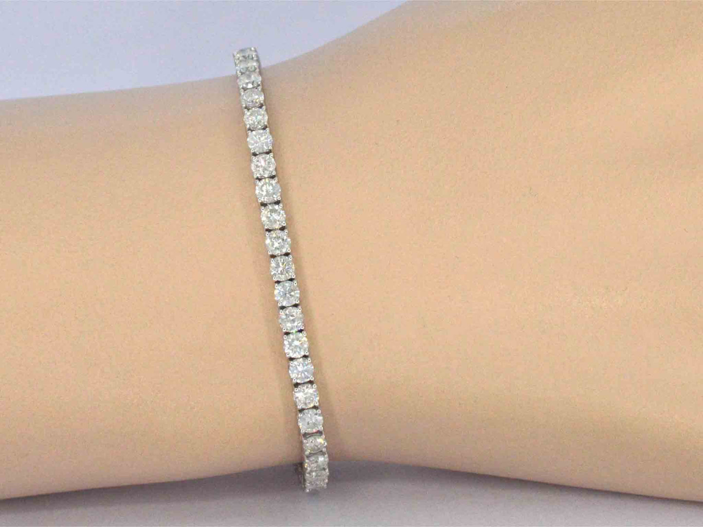 Witgouden armband met diamanten 6.50 carat