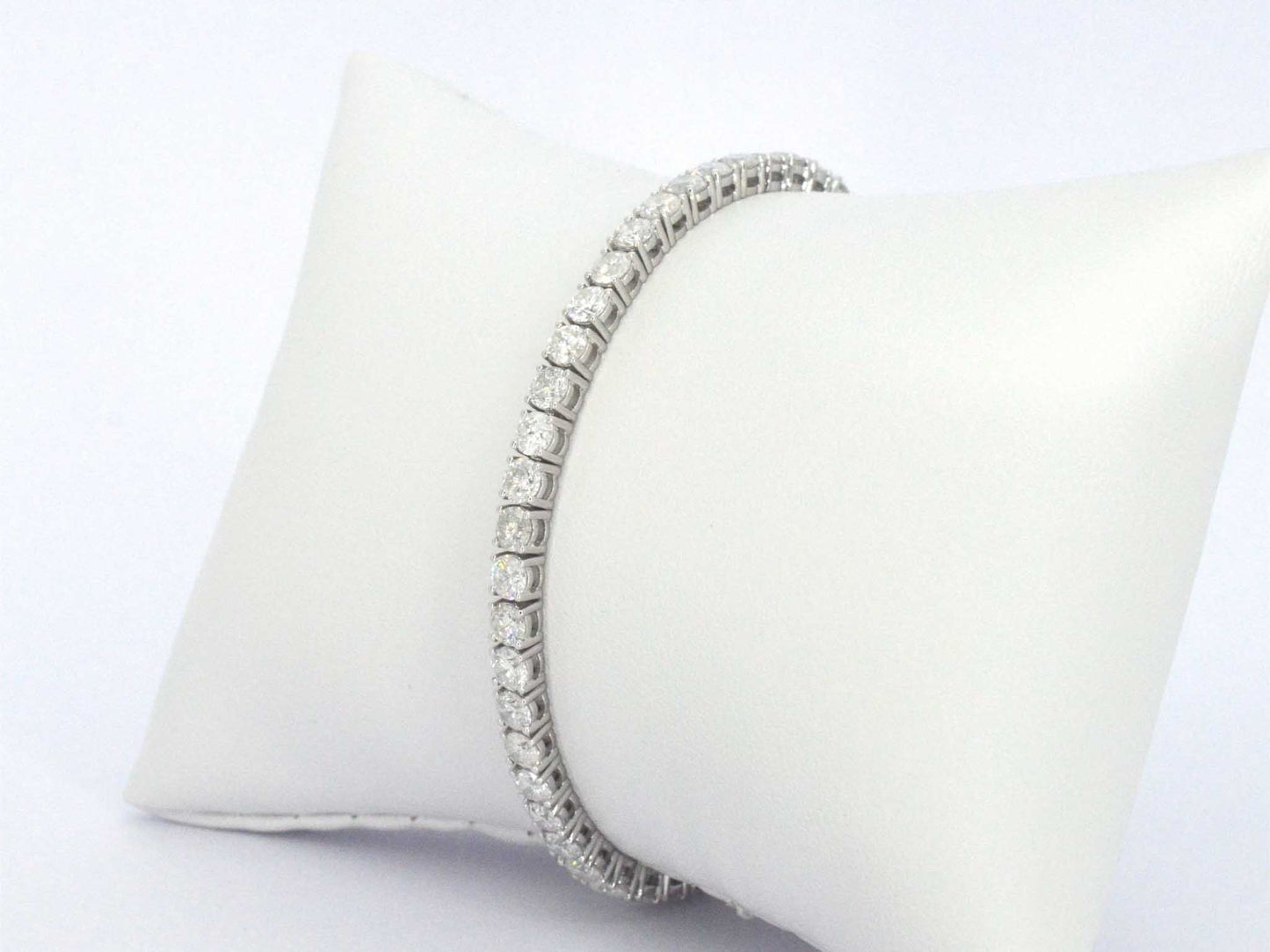 Witgouden armband met diamanten 6.50 carat