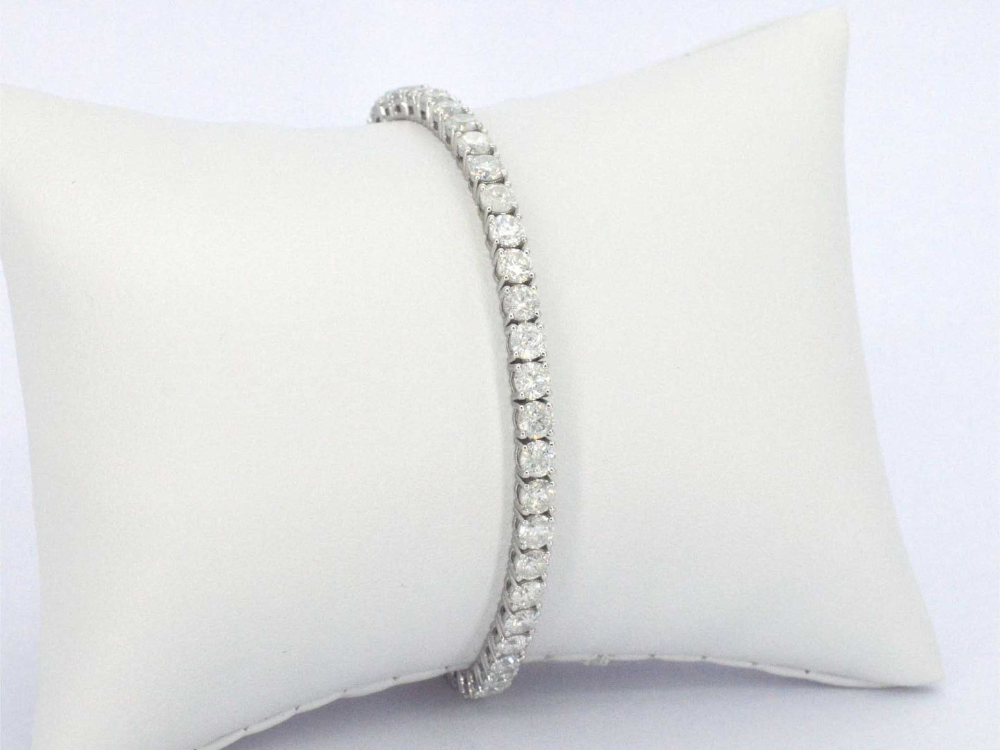 Witgouden armband met diamanten 6.50 carat