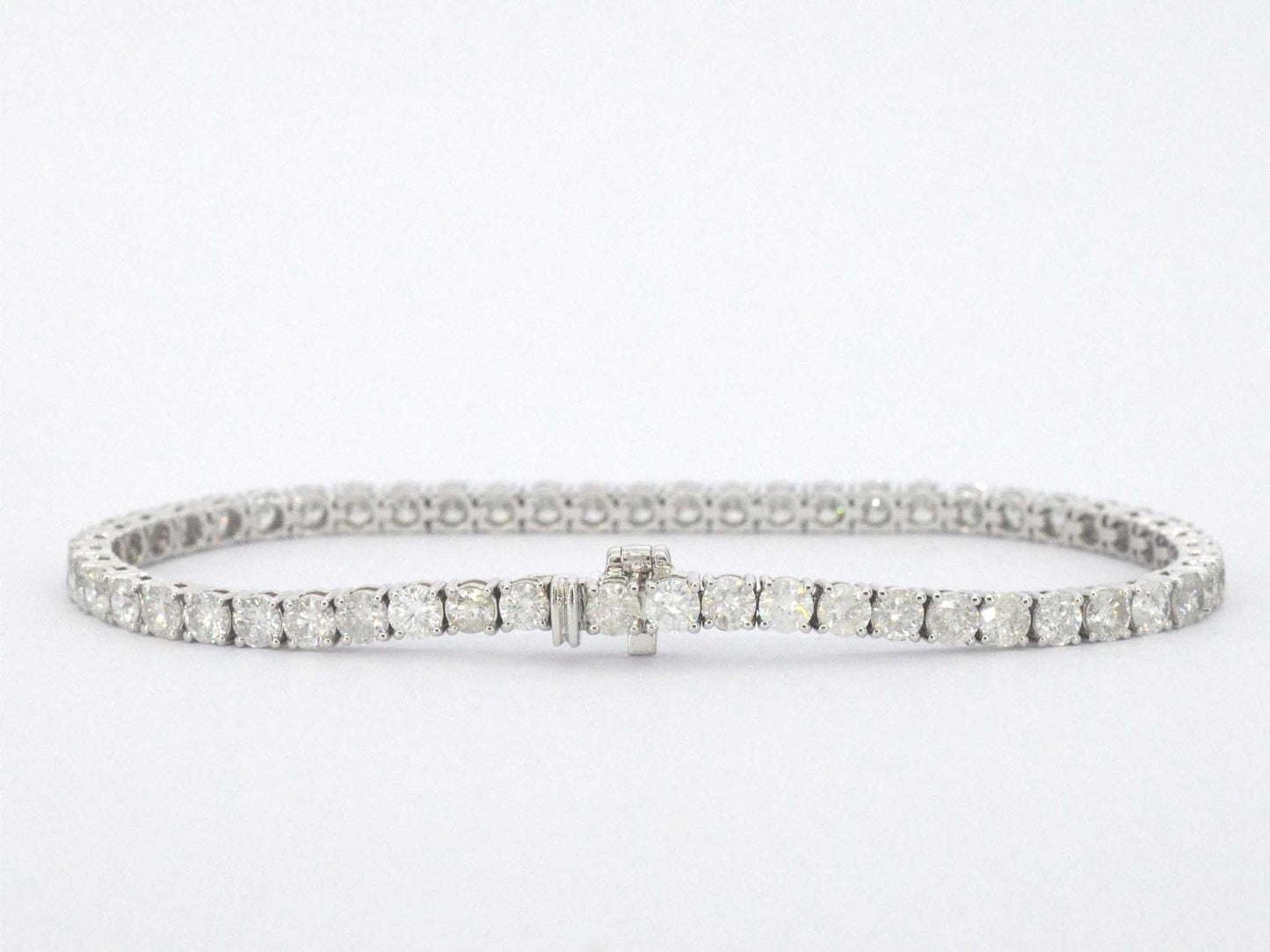 Witgouden armband met diamanten 6.50 carat