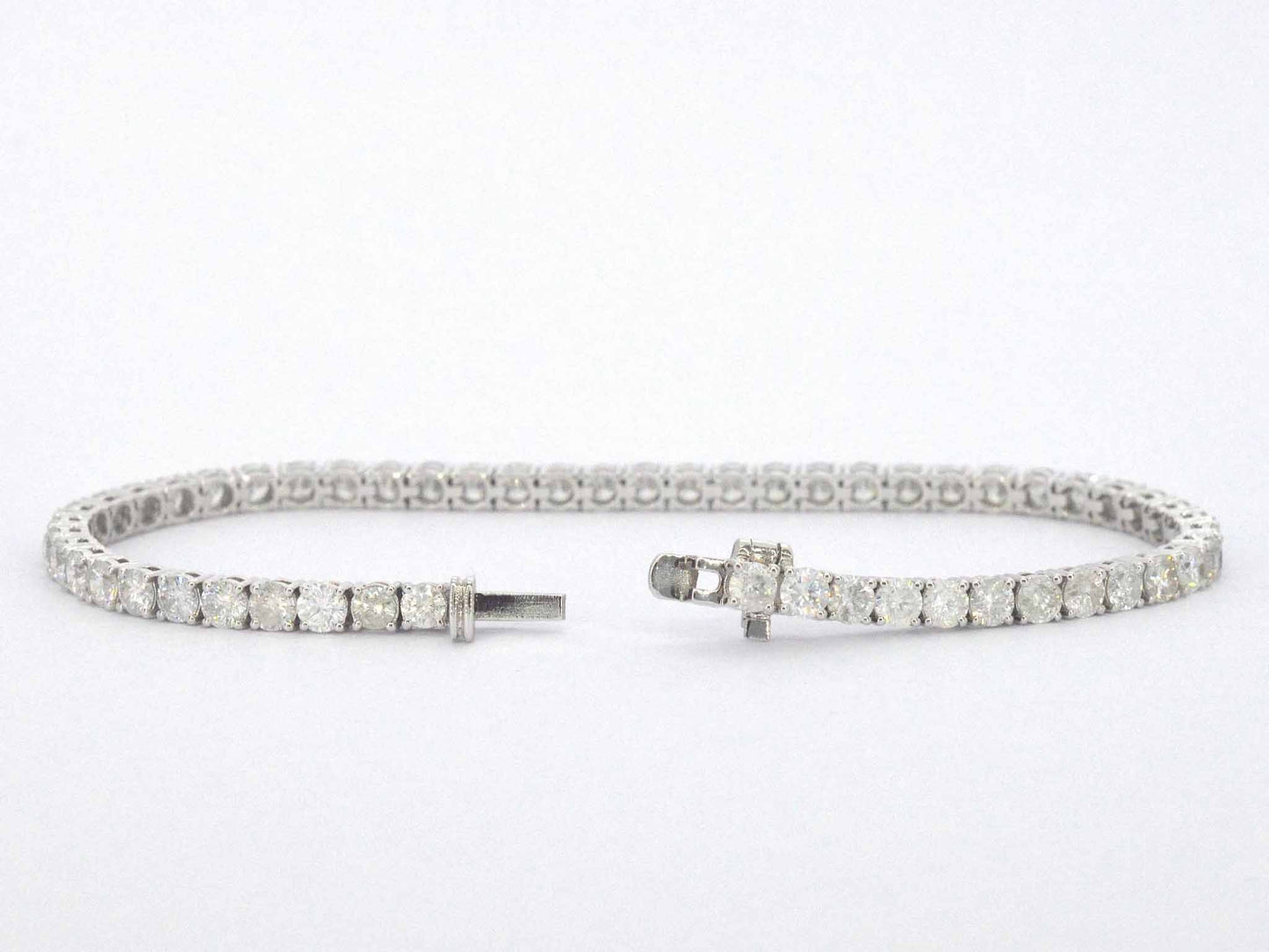 Witgouden armband met diamanten 6.50 carat