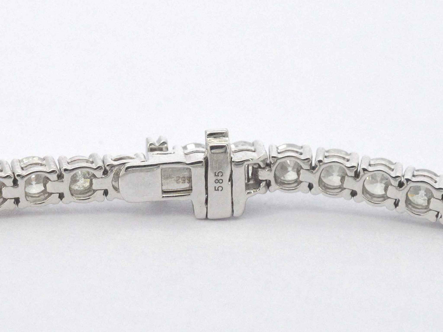 Witgouden armband met diamanten 6.50 carat