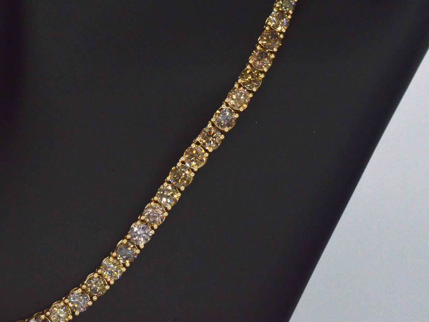 Geelgouden exclusieve tennis collier met champagne en cognac diamanten