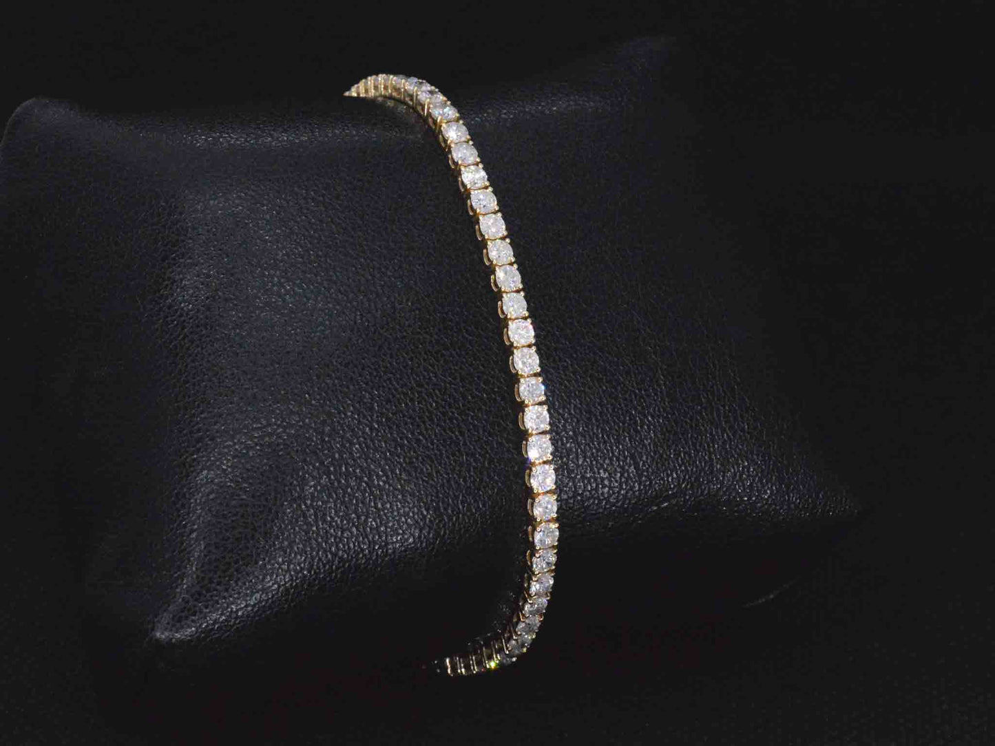 Gouden armband met 5.50 carat briljant geslepen diamanten
