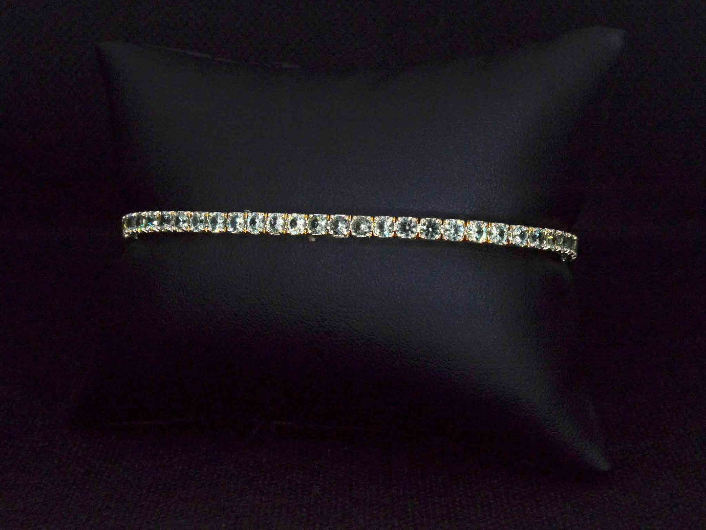 Gouden tennisarmband met 8.00 carat aan groene saffieren
