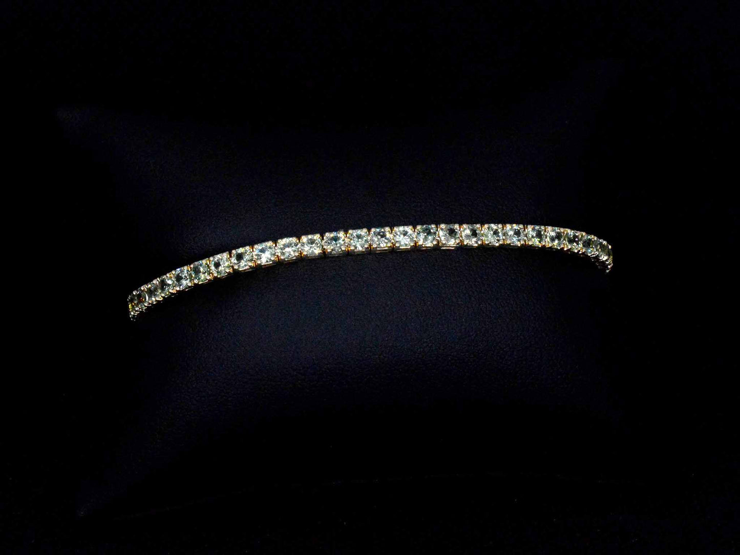 Gouden tennisarmband met 8.00 carat aan groene saffieren
