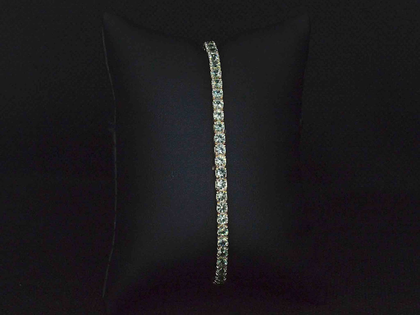 Gouden tennisarmband met 8.00 carat aan groene saffieren