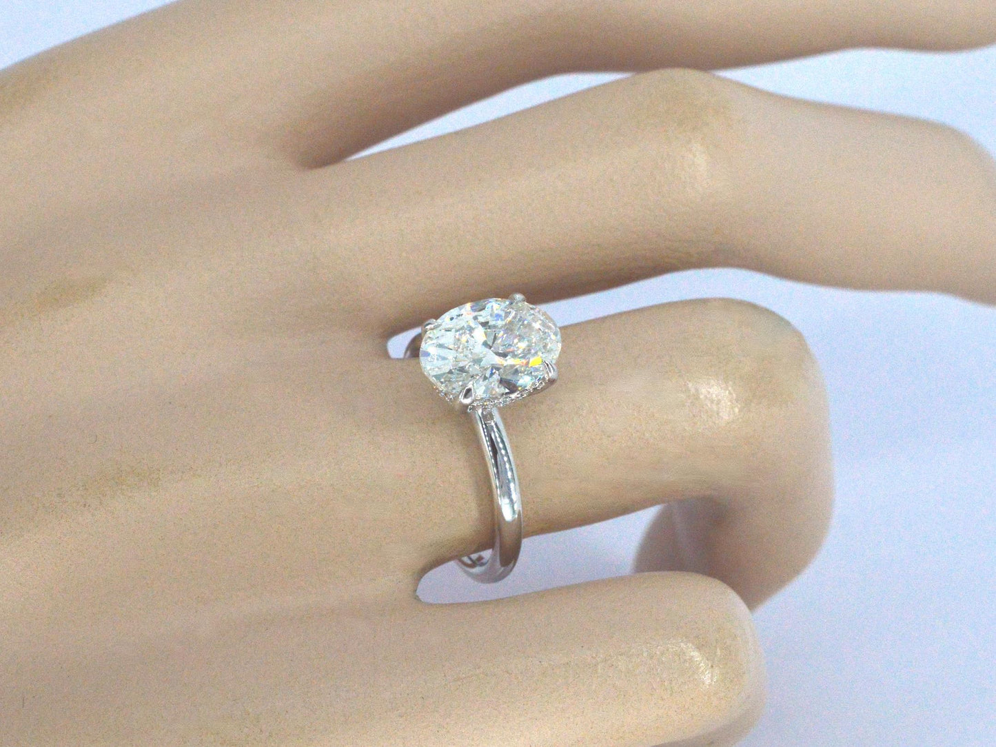 Witgouden ring met een ovaal geslepen diamant van 3.00 carat