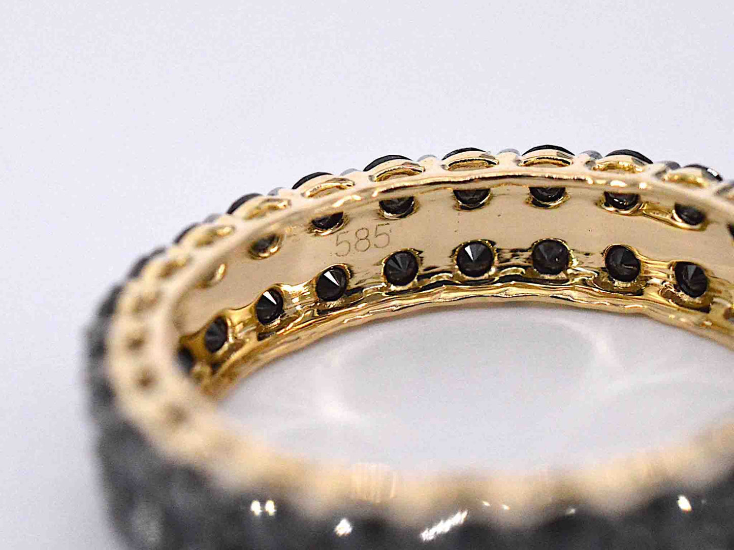 Gouden dubbele eternity ring met zwarte diamanten