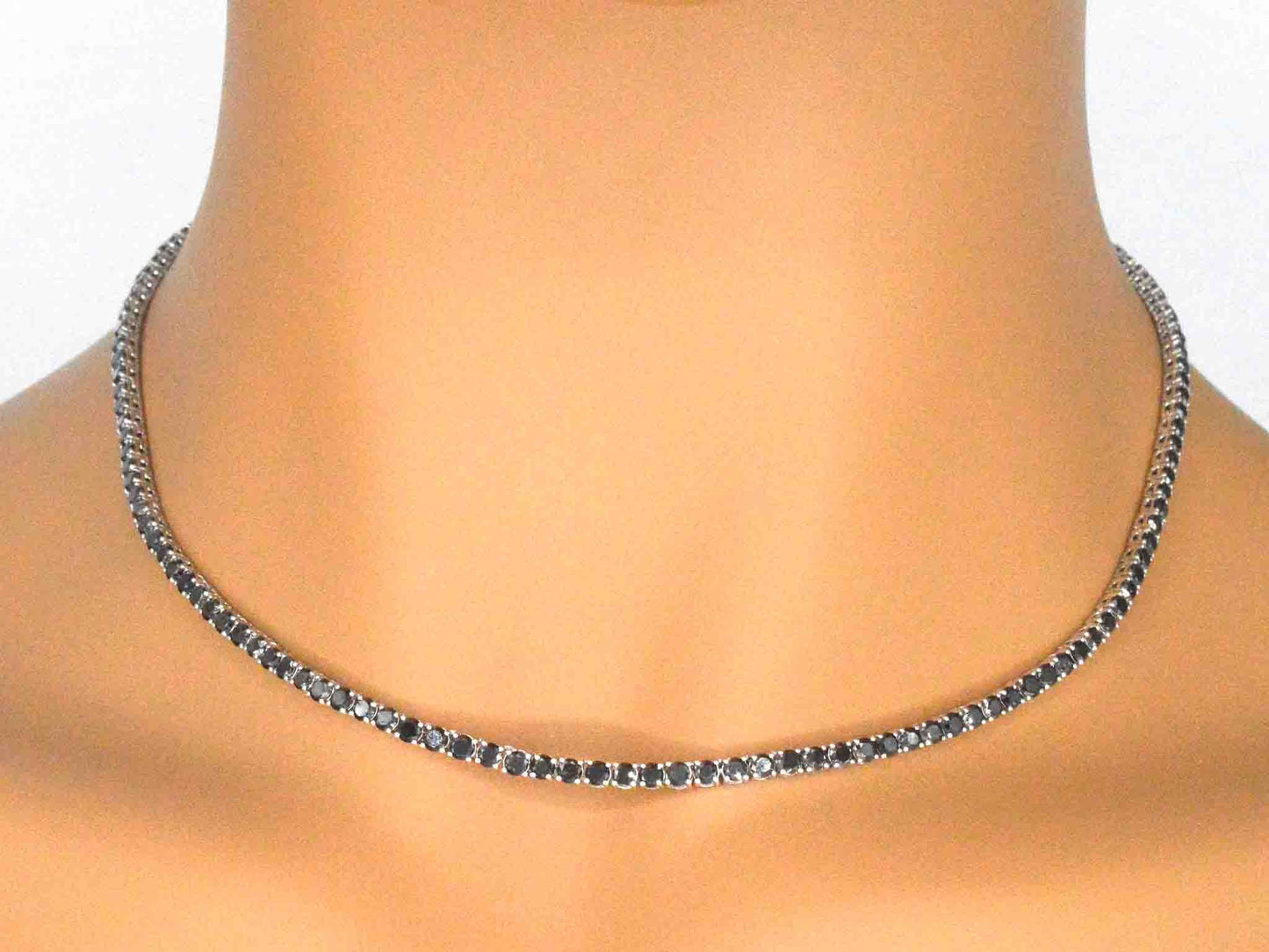 Tenniscollier met natuurlijke zwarte diamanten