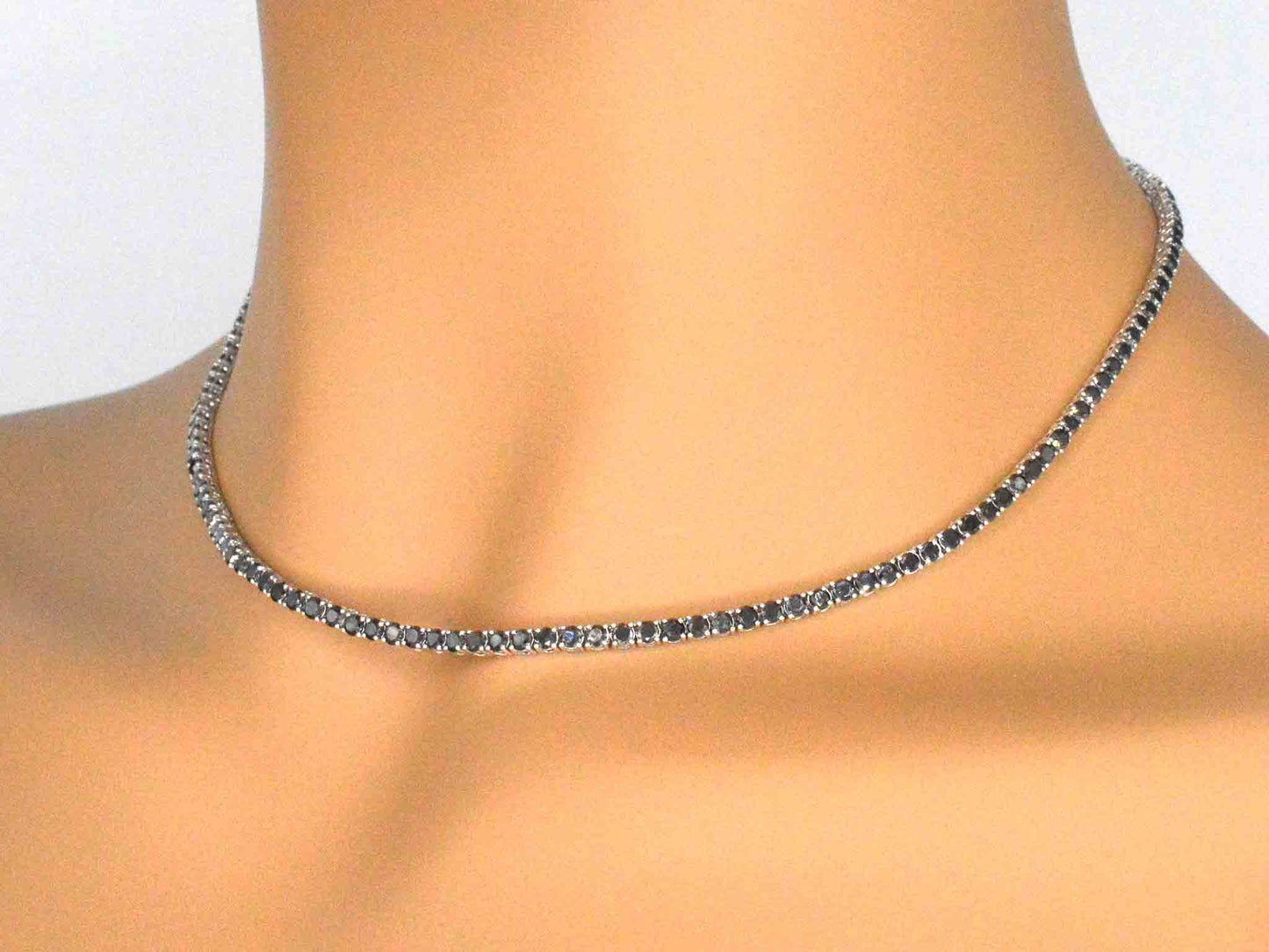 Tenniscollier met natuurlijke zwarte diamanten