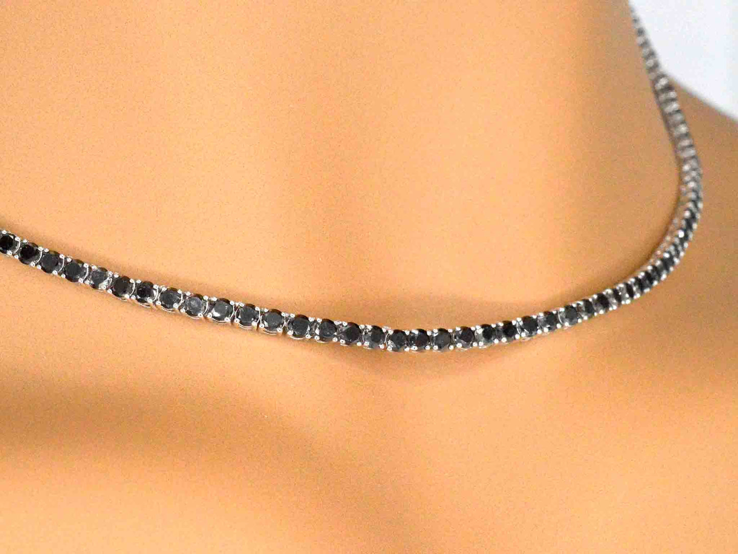Tenniscollier met natuurlijke zwarte diamanten