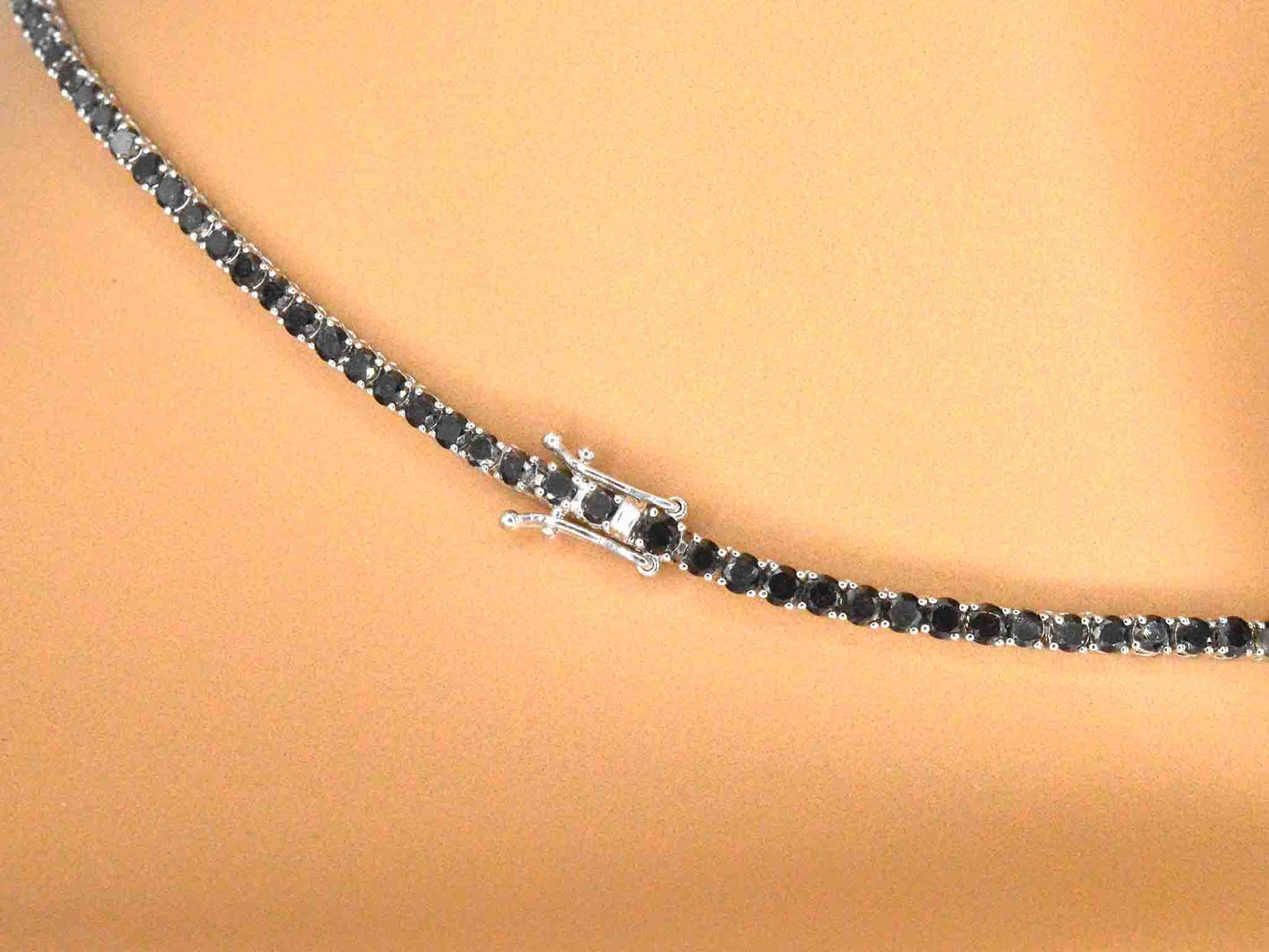 Tenniscollier met natuurlijke zwarte diamanten