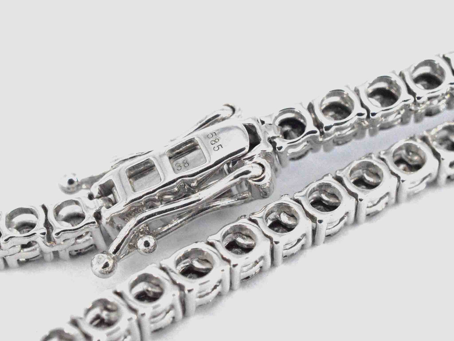 Tenniscollier met natuurlijke zwarte diamanten