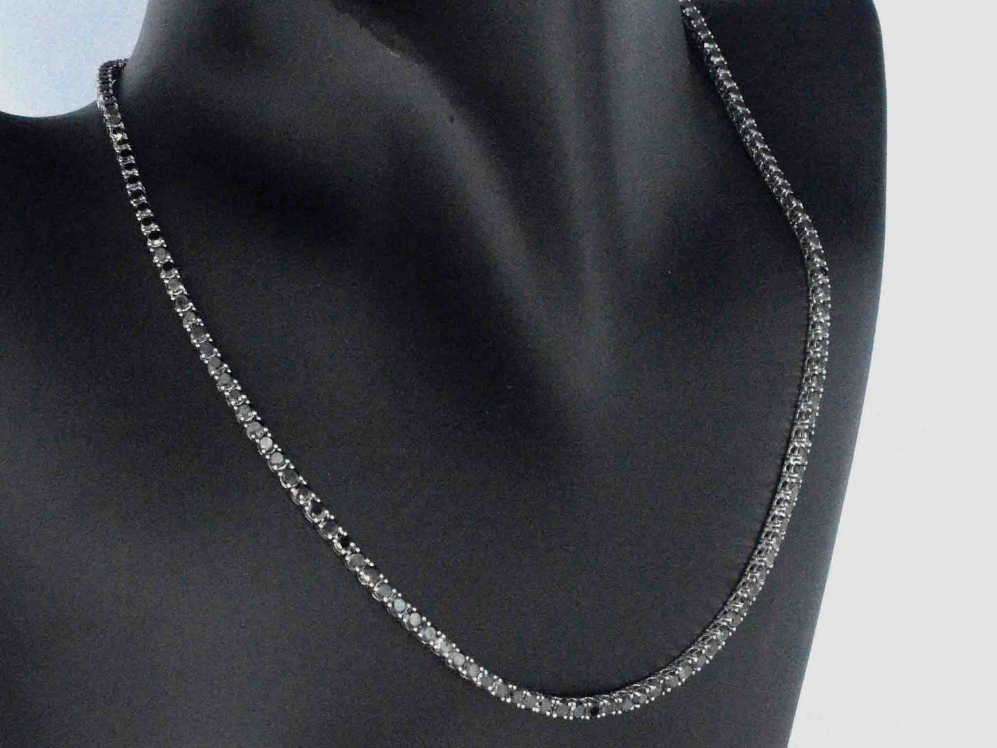 Tenniscollier met natuurlijke zwarte diamanten