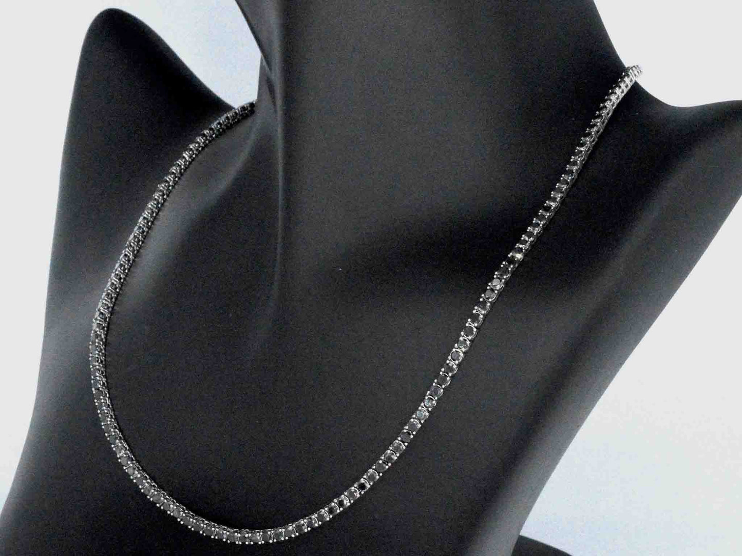 Tenniscollier met natuurlijke zwarte diamanten