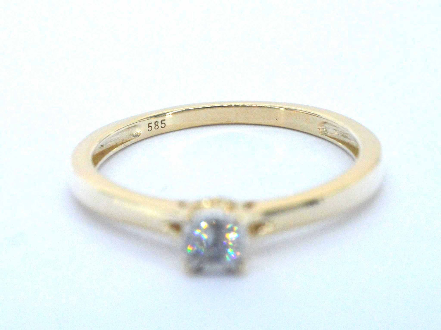 Gouden solitair ring met een natuurlijke diamant