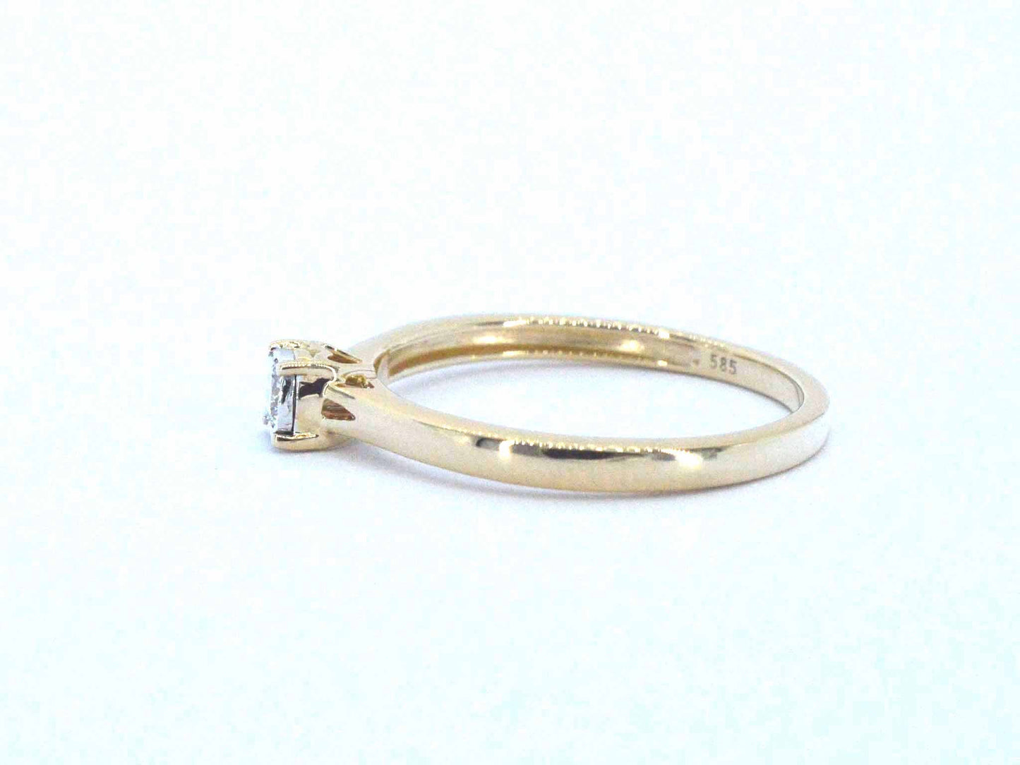 Gouden solitair ring met een natuurlijke diamant