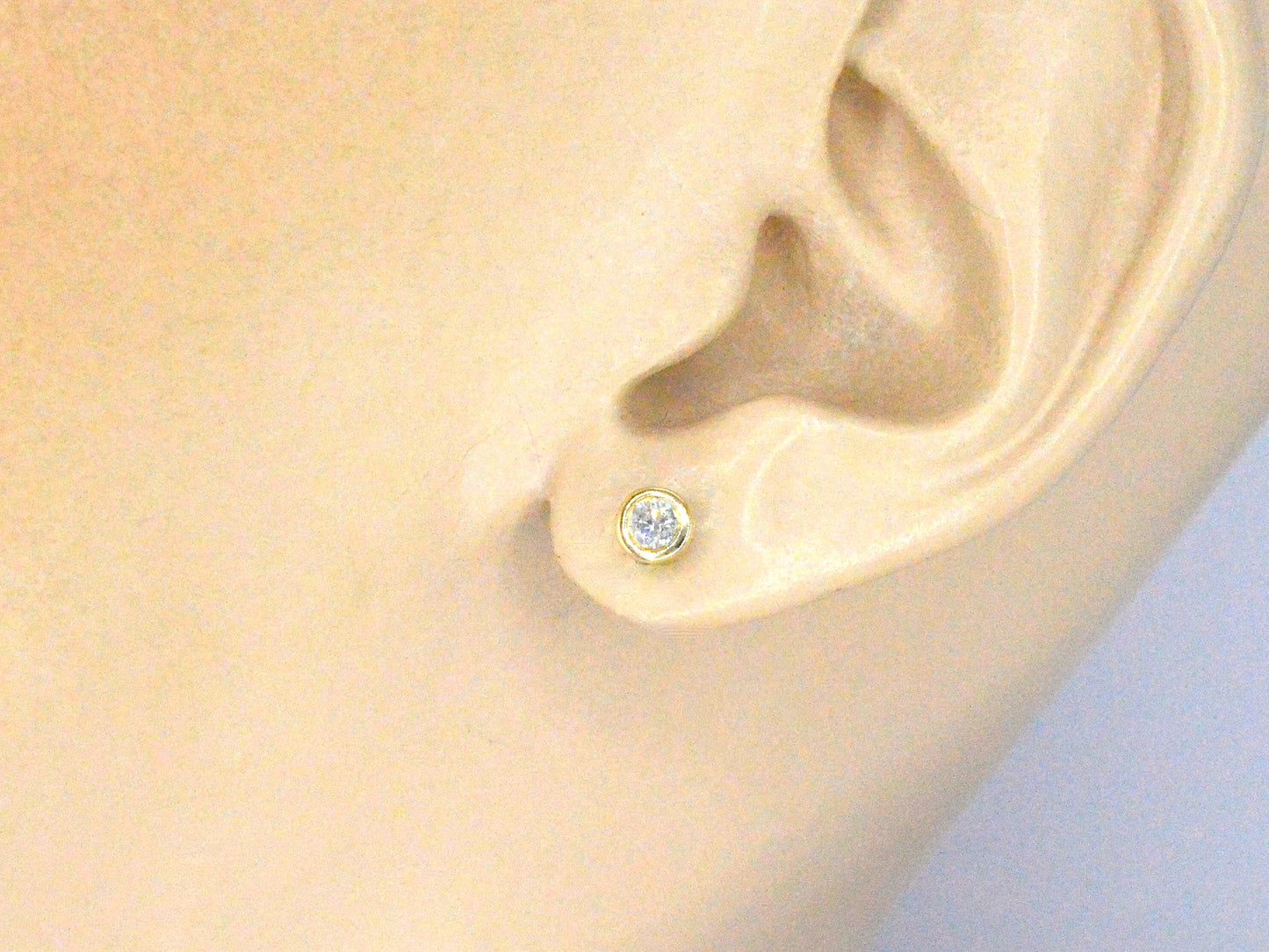 Gouden solitair ring met een natuurlijke diamant