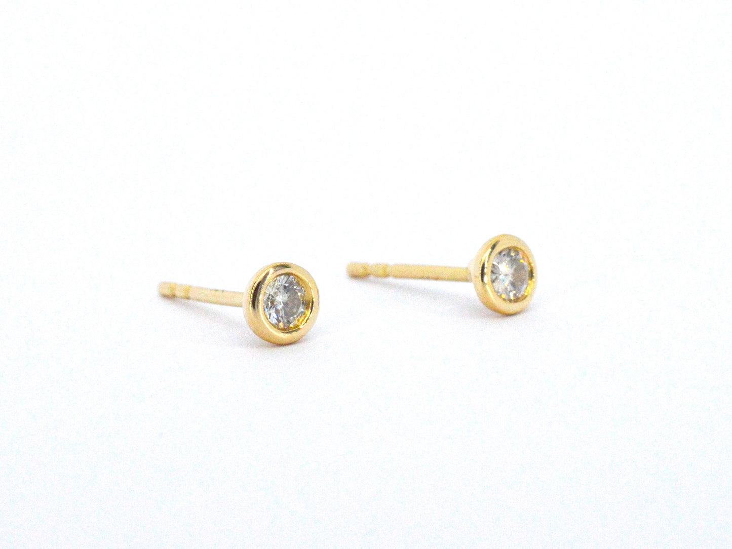 Gouden solitair ring met een natuurlijke diamant