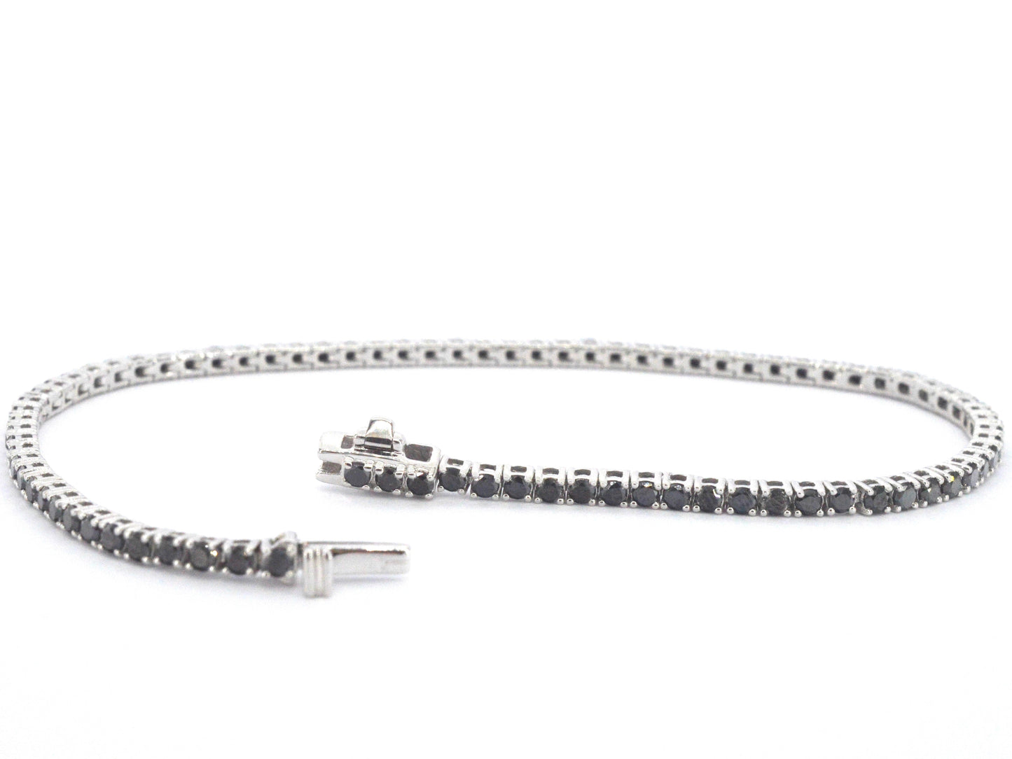 Witgouden tennisarmband met 2.80 carat aan zwarte diamanten