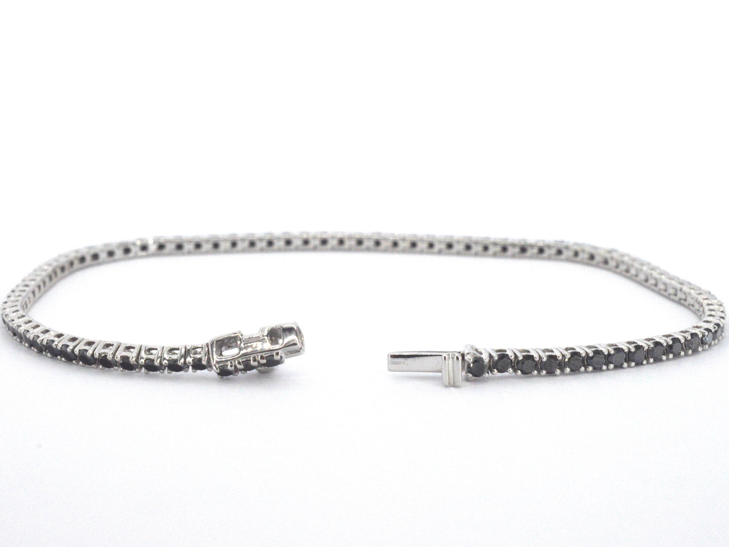 Witgouden tennisarmband met 2.80 carat aan zwarte diamanten