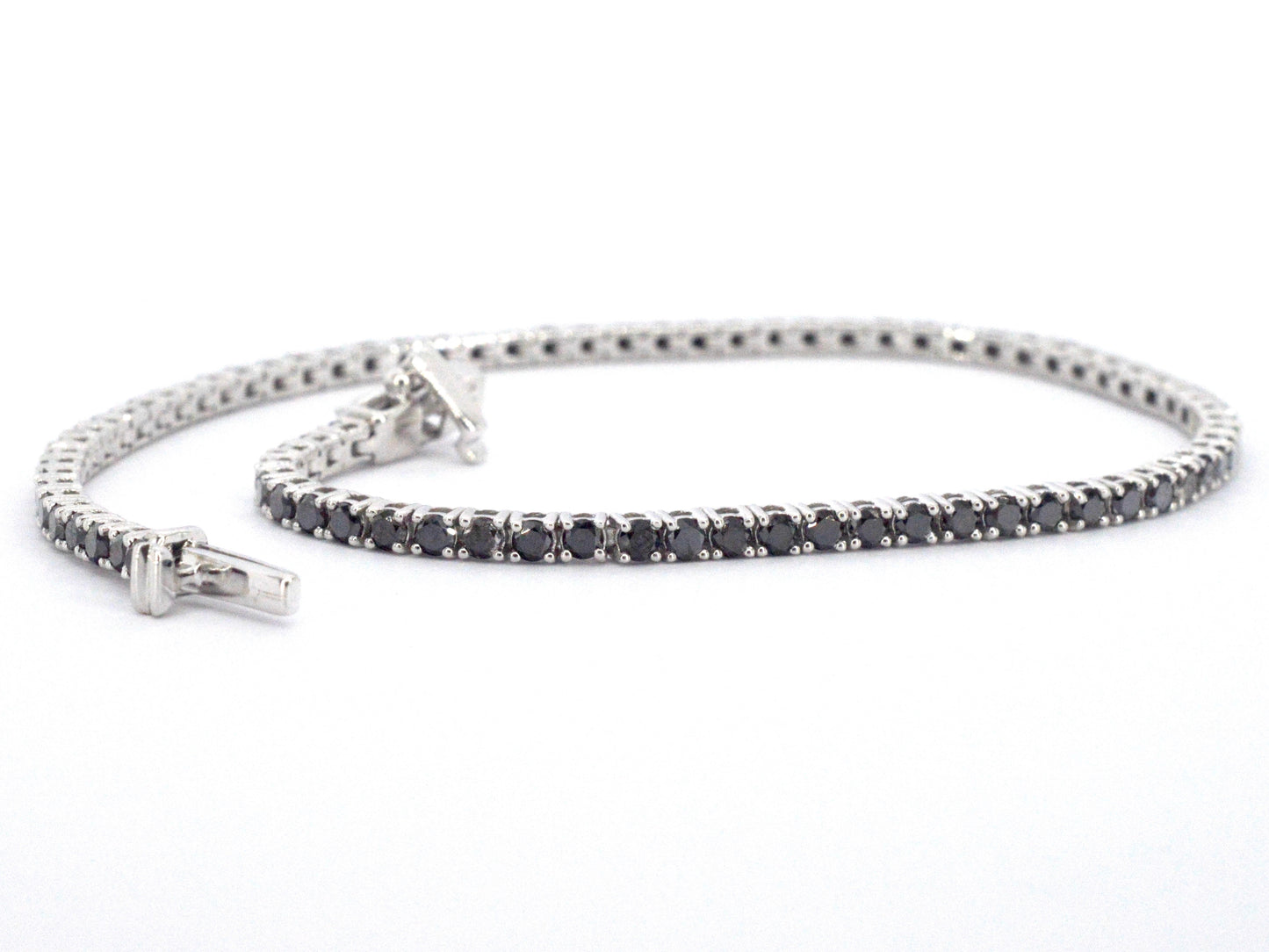 Witgouden tennisarmband met 2.80 carat aan zwarte diamanten