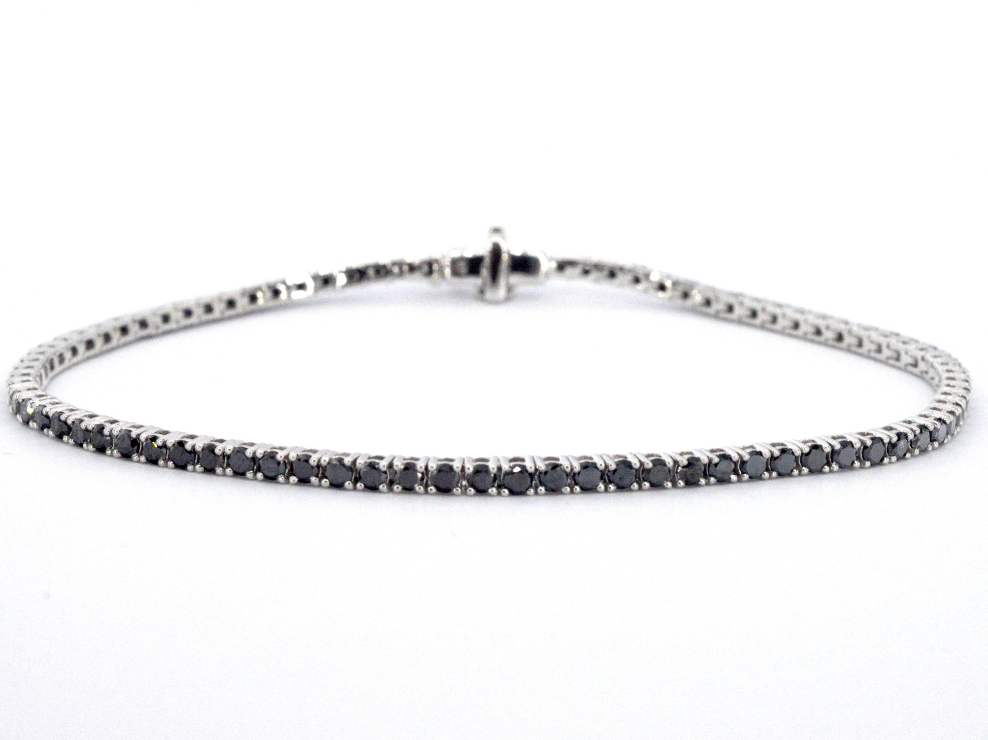 Witgouden tennisarmband met 2.80 carat aan zwarte diamanten