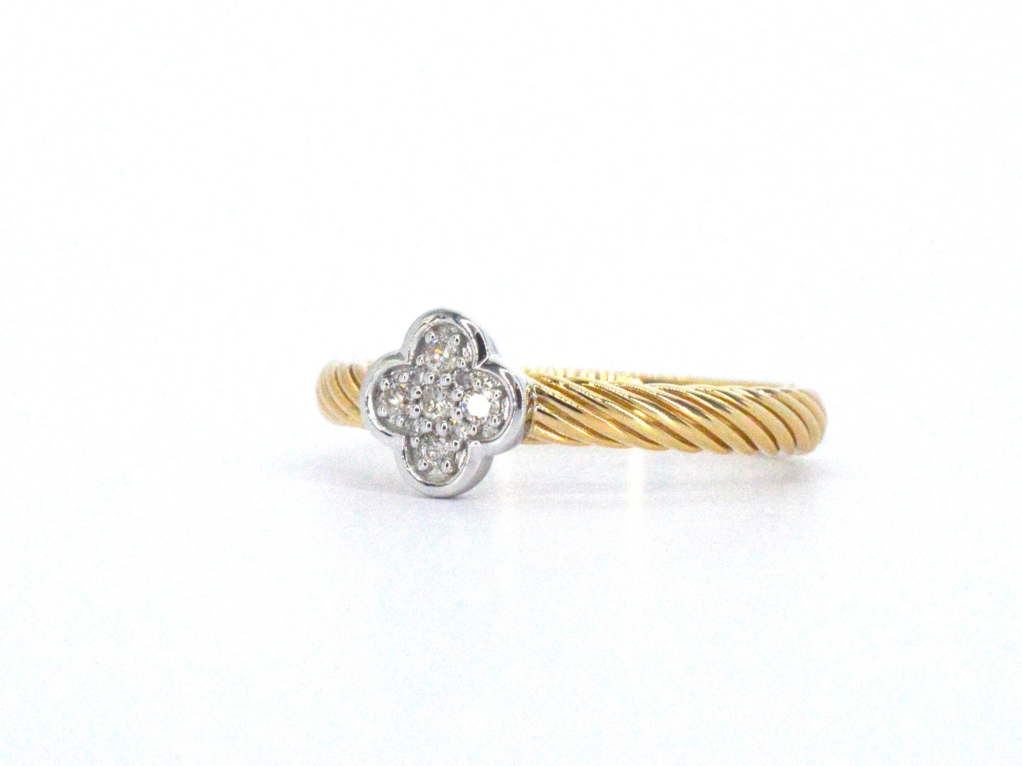 Gouden ring met een klavertje vier gezet met diamanten