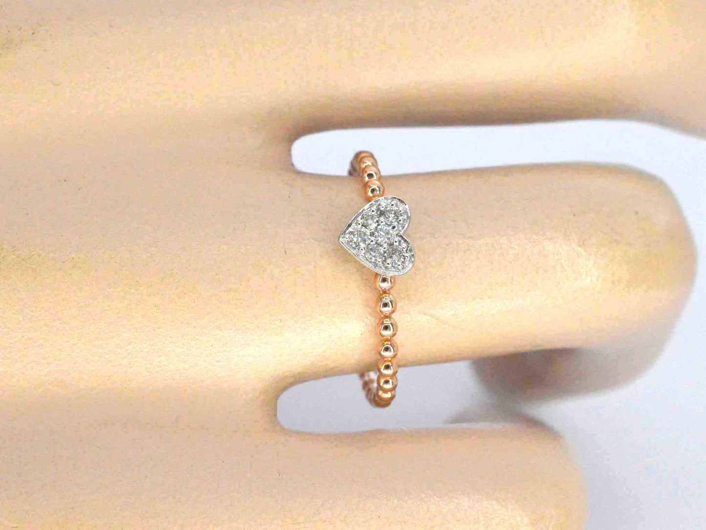Rosegouden ring met een hartje vol gezet met diamanten