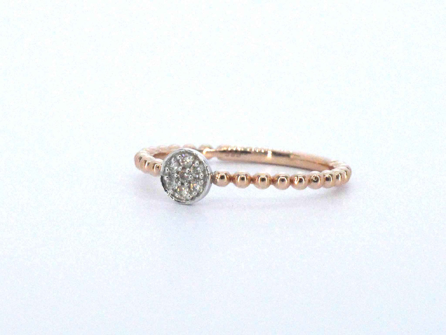 Rosegouden ring met centraal een rondje vol gezet met diamanten