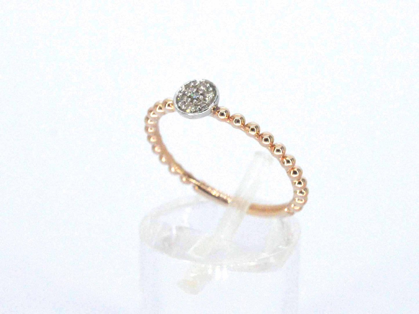 Rosegouden ring met centraal een rondje vol gezet met diamanten