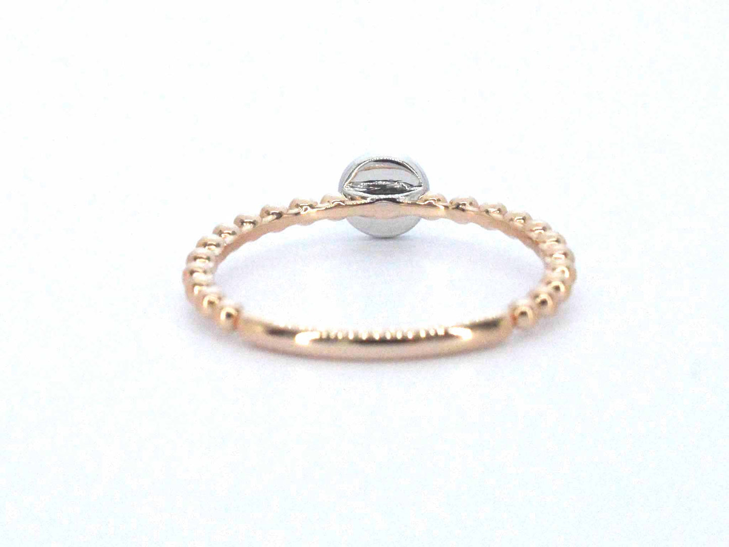 Rosegouden ring met centraal een rondje vol gezet met diamanten