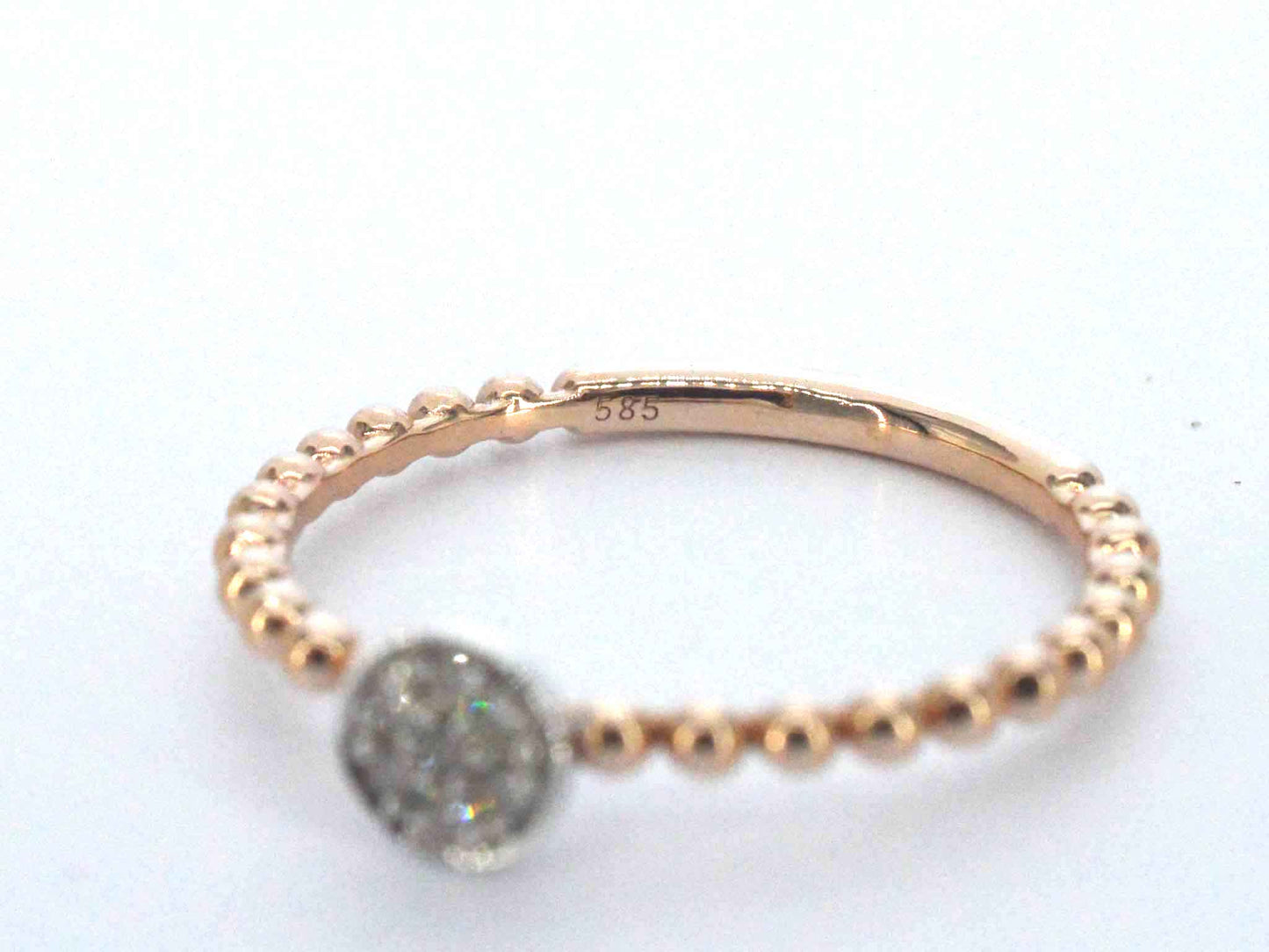 Rosegouden ring met centraal een rondje vol gezet met diamanten