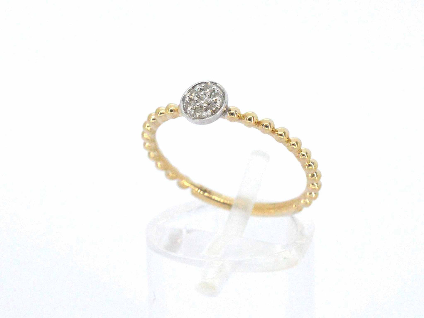 Gouden ring met centraal een rondje vol gezet met diamanten
