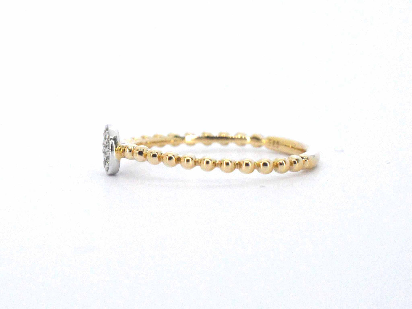 Gouden ring met centraal een rondje vol gezet met diamanten