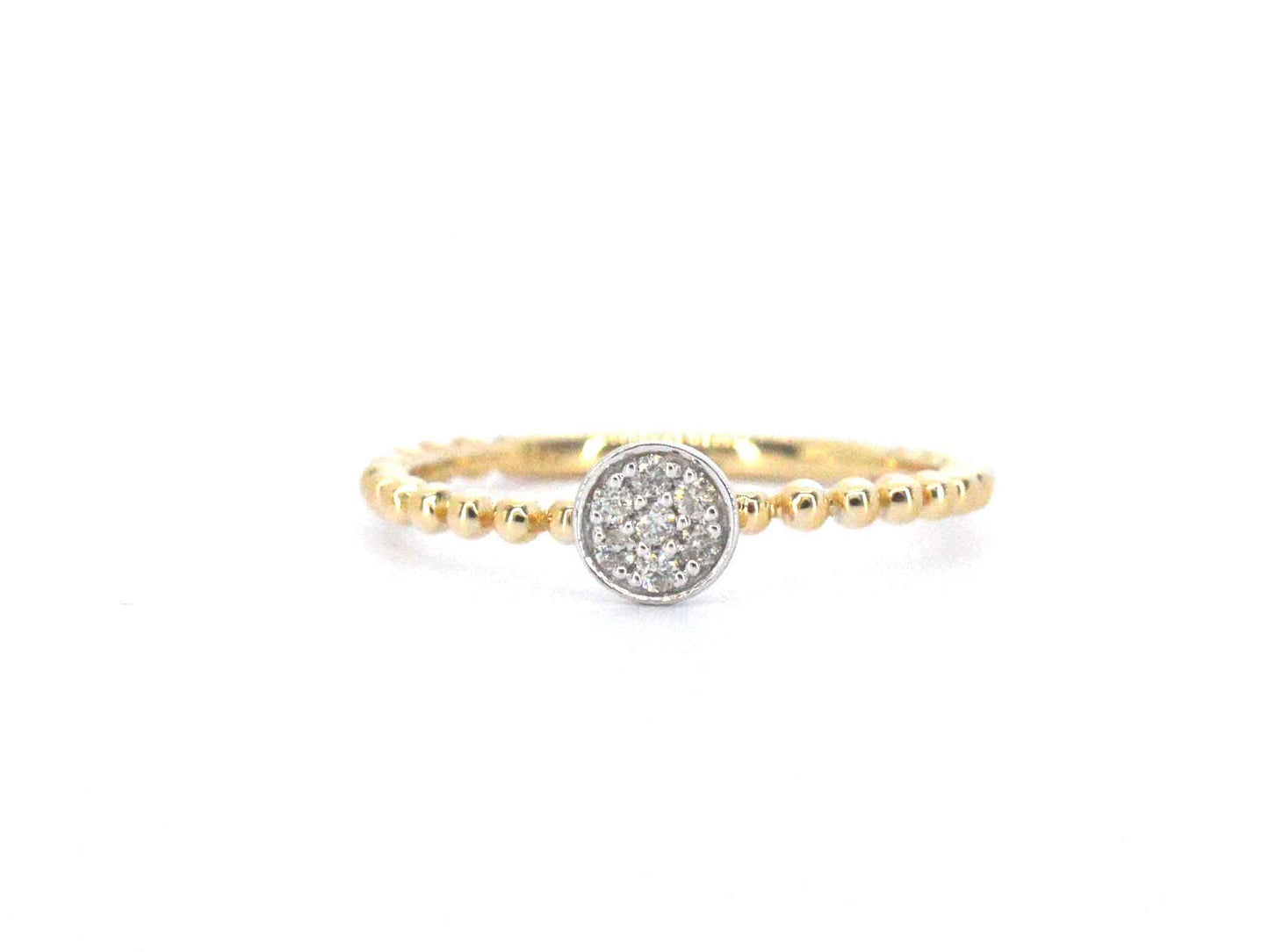 Gouden ring met centraal een rondje vol gezet met diamanten