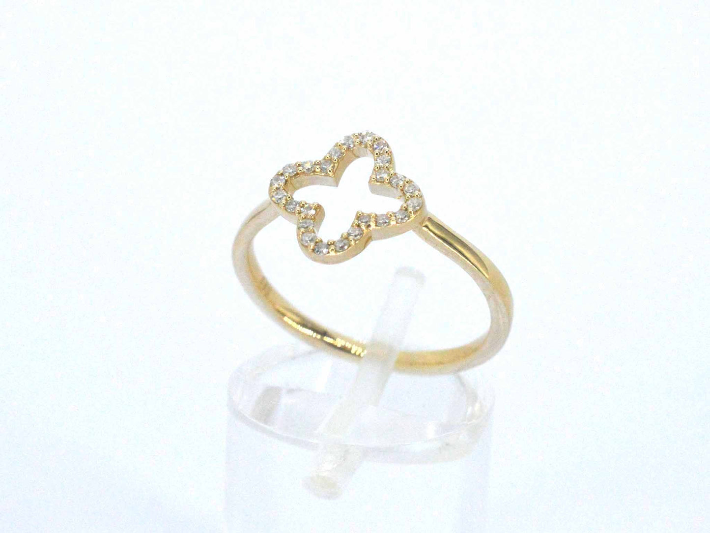 Gouden ring met een open klaver vier motief gezet met diamanten