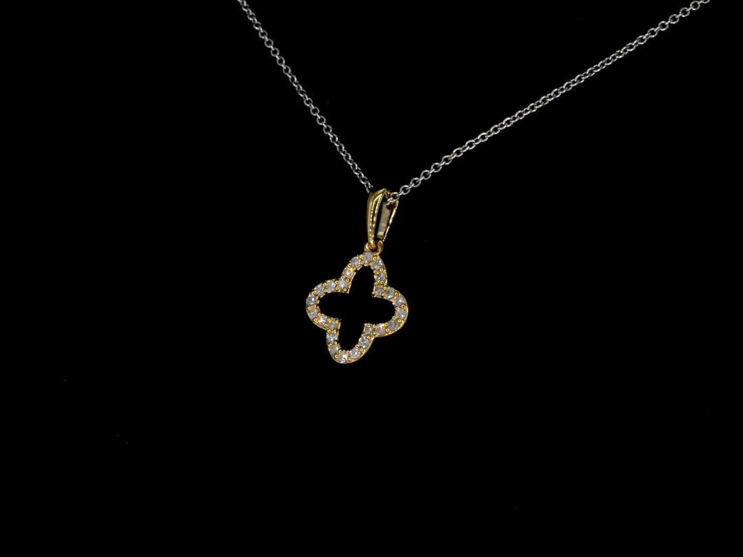 Gouden hanger in klaver vier vorm met diamanten