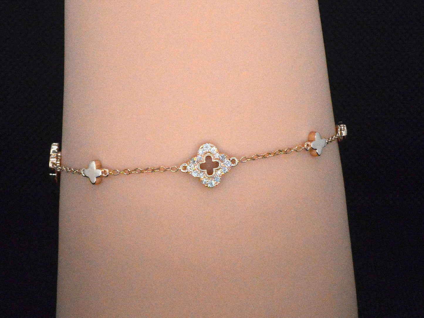 Gouden armband in klaver vier vorm met diamanten