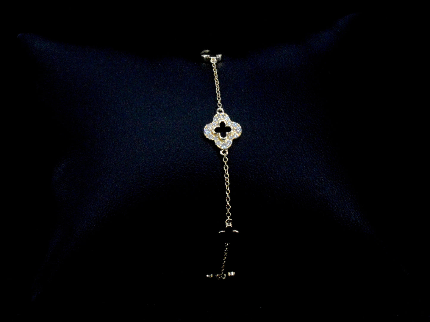Gouden armband in klaver vier vorm met diamanten