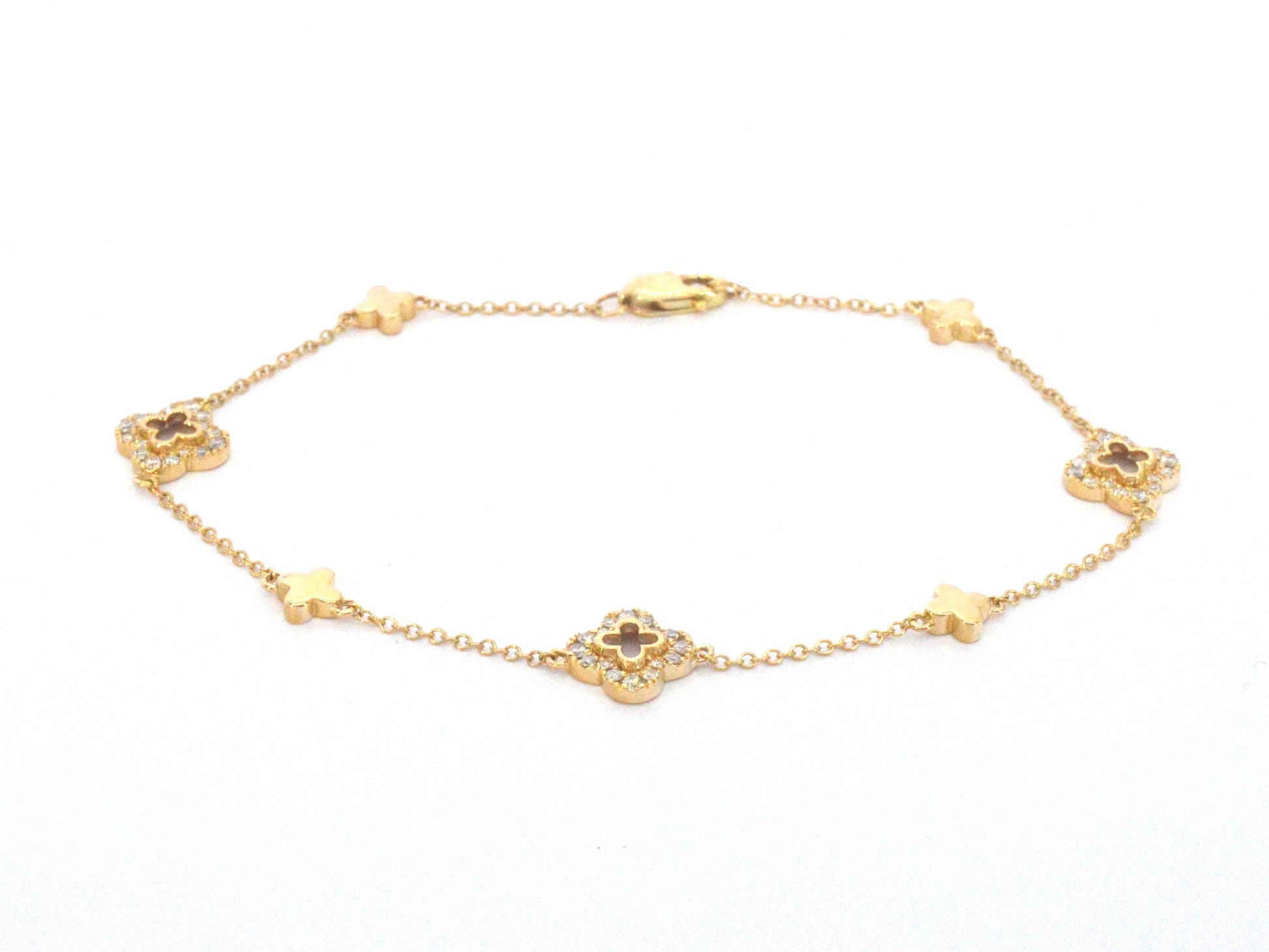 Gouden armband in klaver vier vorm met diamanten