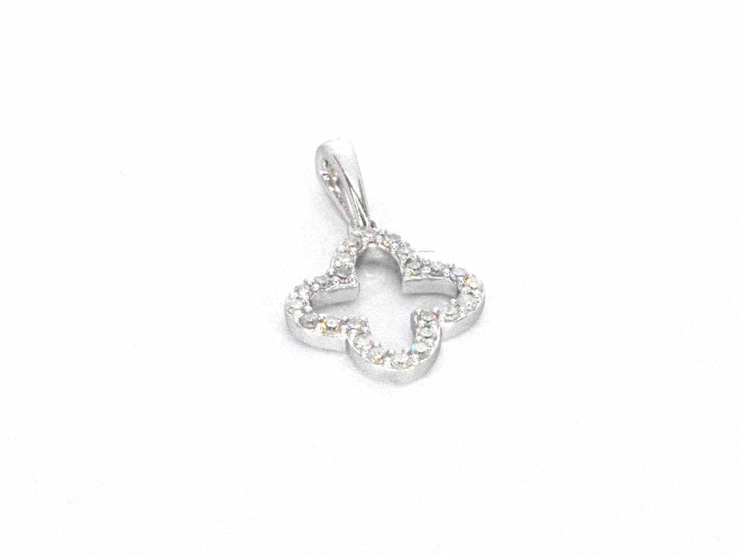 Witgouden hanger in klaver vier vorm met diamanten