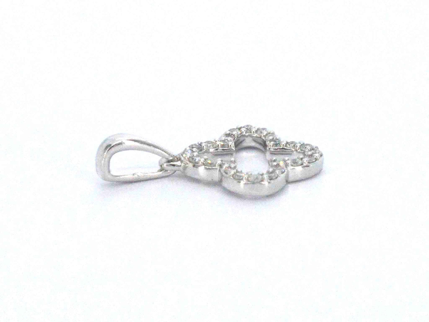 Witgouden hanger in klaver vier vorm met diamanten
