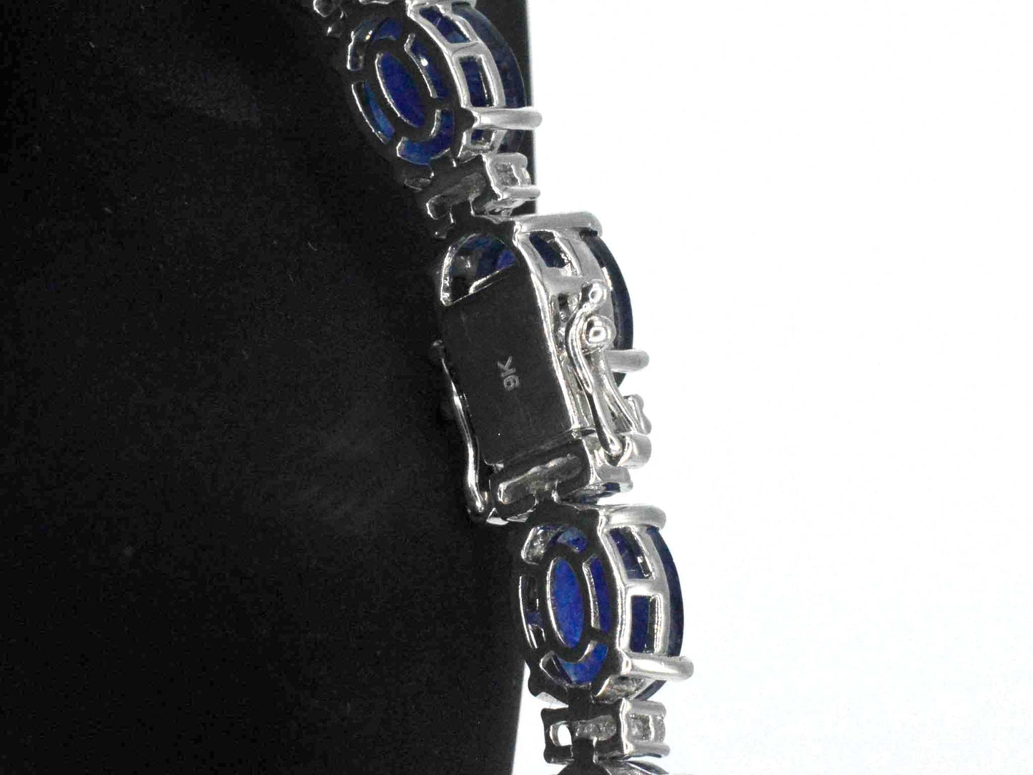 Tenniscollier met grote saffieren en natuurlijke diamanten