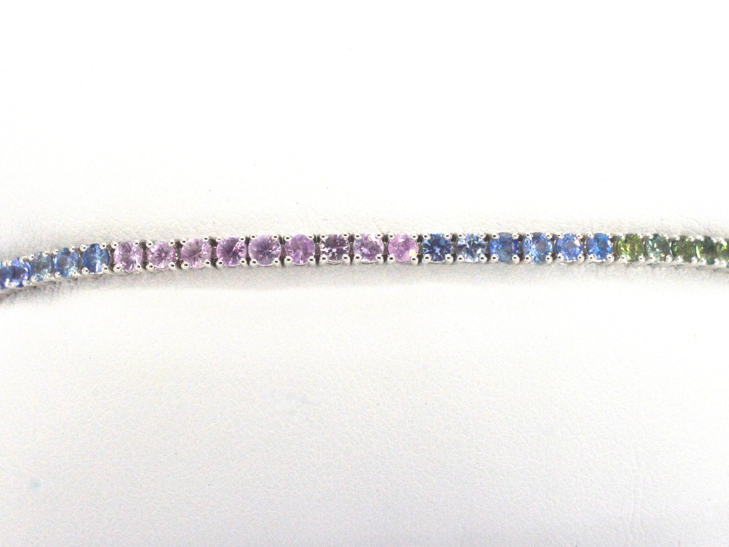 Gouden tennisarmband met multicolour saffieren