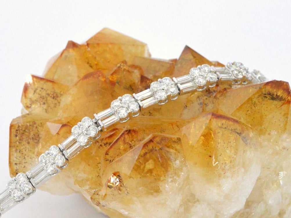 Gouden armband met briljant en baguette geslepen diamanten