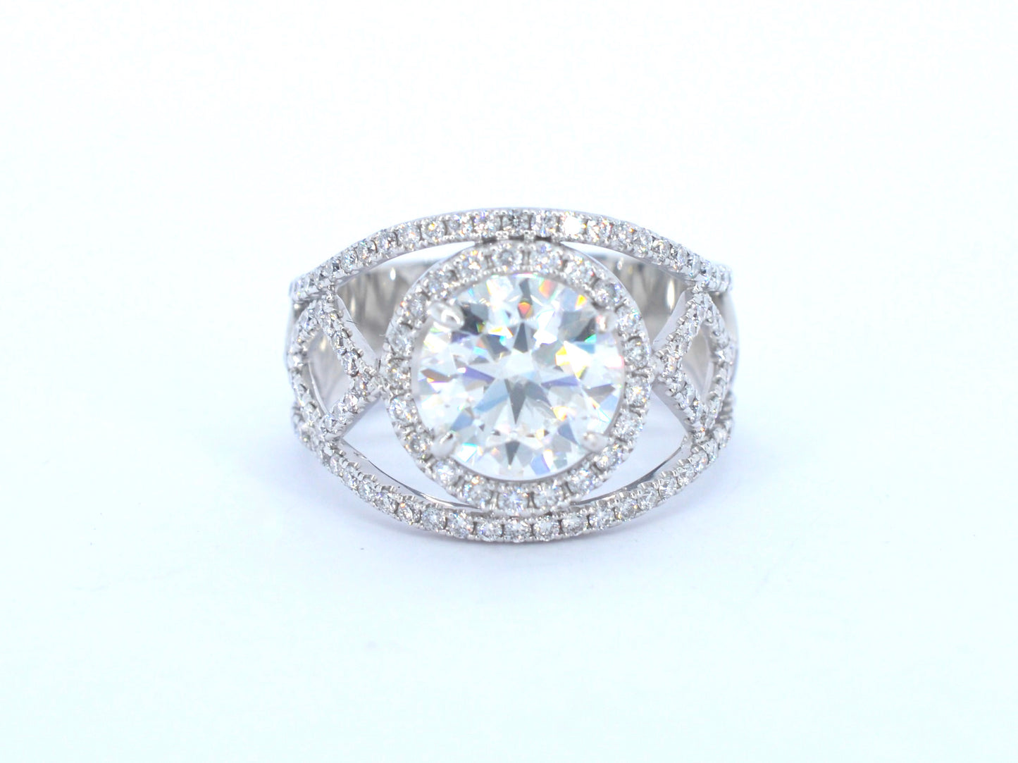 Witgouden ring met diamanten en een briljant van 5.00 carat